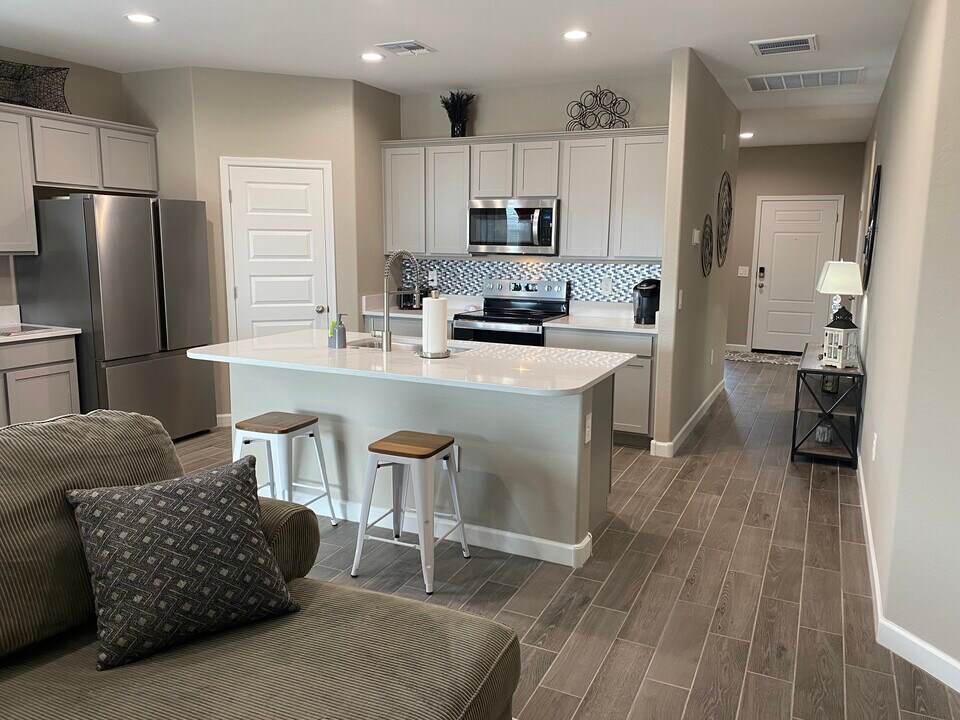 24085 W Ripple Rd in Buckeye, AZ - Building Photo