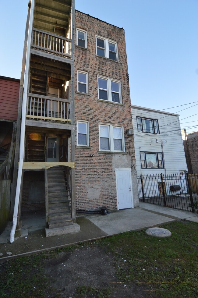 3422 W Grenshaw St, Unit 3422 W Grenshaw St, Chica in Chicago, IL - Building Photo - Building Photo