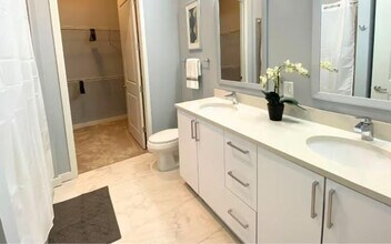 225 Sandy Springs Cir in Sandy Springs, GA - Building Photo - Building Photo