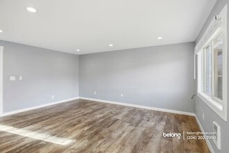 20024 30th Ave S in Seatac, WA - Foto de edificio - Building Photo