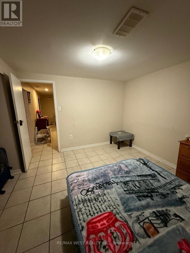 49 Sandmere Ave in Brampton, ON - Building Photo - Building Photo