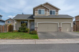 2555 SW Navigator Loop in Oak Harbor, WA - Building Photo