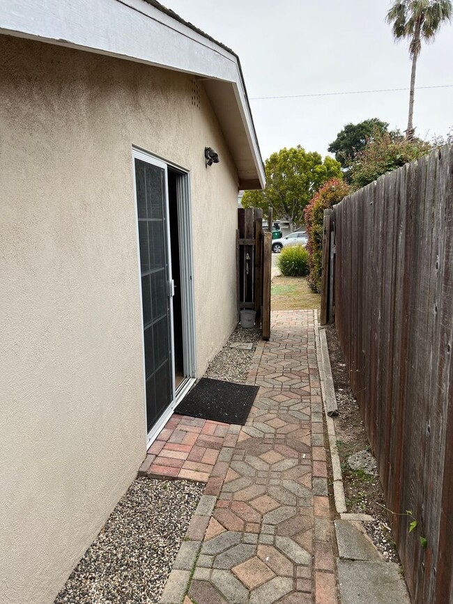 7126 Del Norte Dr in Goleta, CA - Building Photo - Building Photo