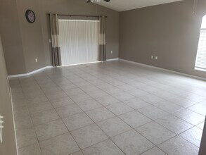 7916 Floradora Dr in New Port Richey, FL - Foto de edificio - Building Photo