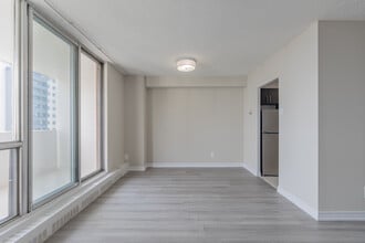 545 Sherbourne in Toronto, ON - Building Photo - Interior Photo