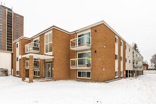 10930 53 Ave NW in Edmonton, AB - Building Photo