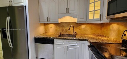 7480 Miami Lakes Dr in Miami Lakes, FL - Building Photo - Building Photo