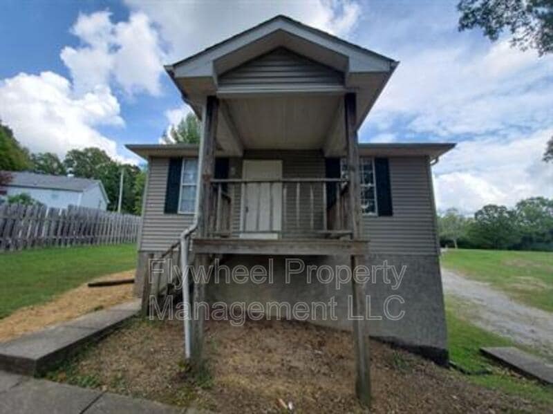 118A N Poole St in Ashland City, TN - Building Photo