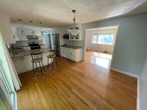 18 Charles St in Lexington, MA - Building Photo - Building Photo