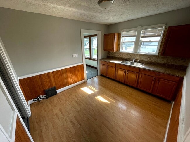 6711 Dartworth Dr in Parma, OH - Building Photo - Building Photo