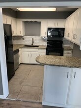 14011 Dunbar Ct in Grandview, MO - Foto de edificio - Building Photo