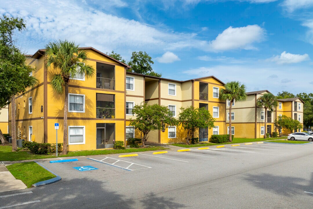 Huntington Reserve in Sanford, FL - Foto de edificio