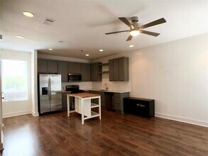 3007 E 12th St in Austin, TX - Building Photo - Building Photo