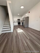 197 S Main St, Unit 4 in Clinton, MA - Foto de edificio - Building Photo