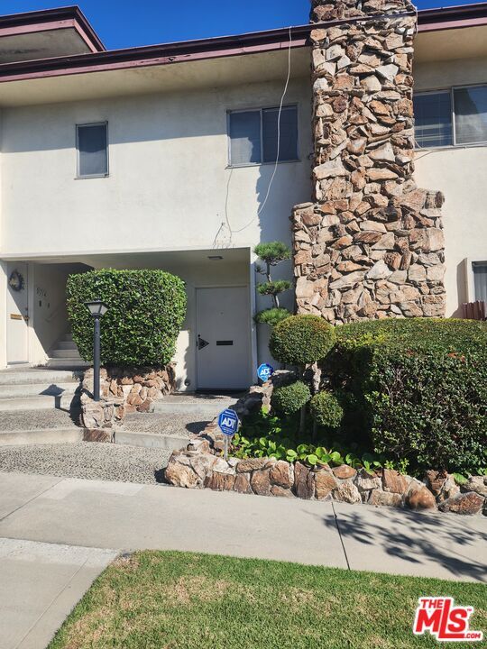 property at 5716 Shenandoah Ave