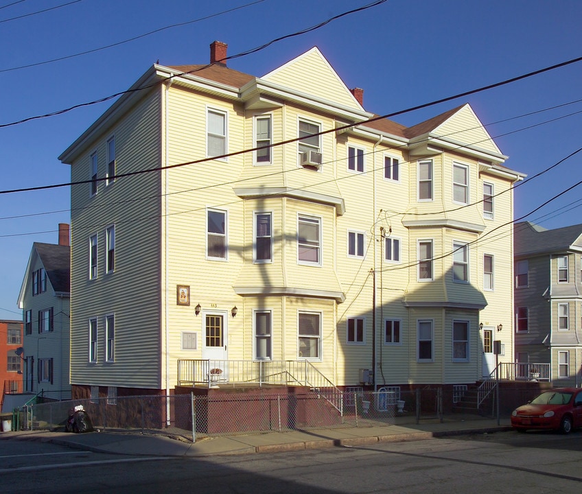 433-435 Bay St in Fall River, MA - Building Photo