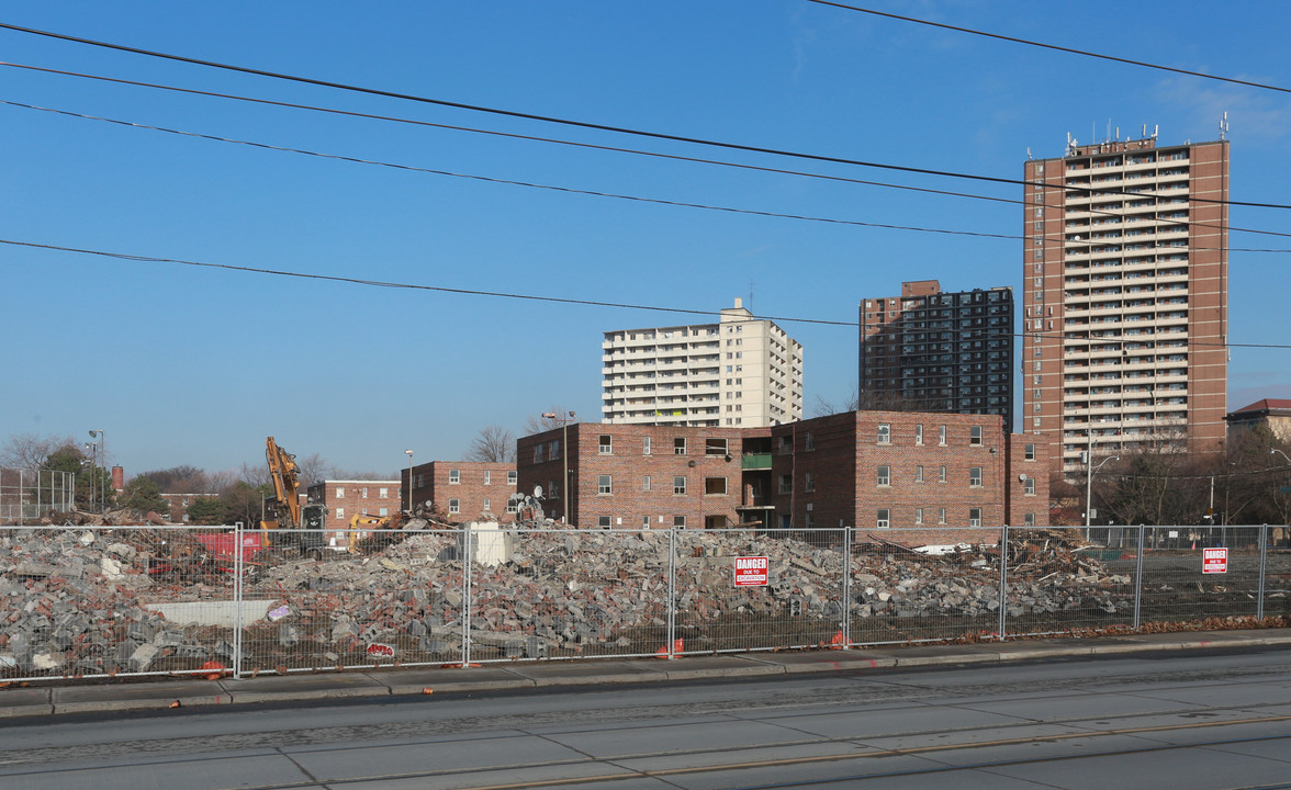 205-211 Sumach St in Toronto, ON - Building Photo