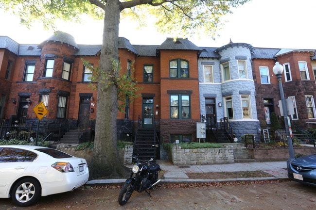 21 Quincy Pl NW