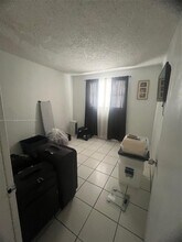 9760 SW 184th St in Cutler Bay, FL - Foto de edificio - Building Photo