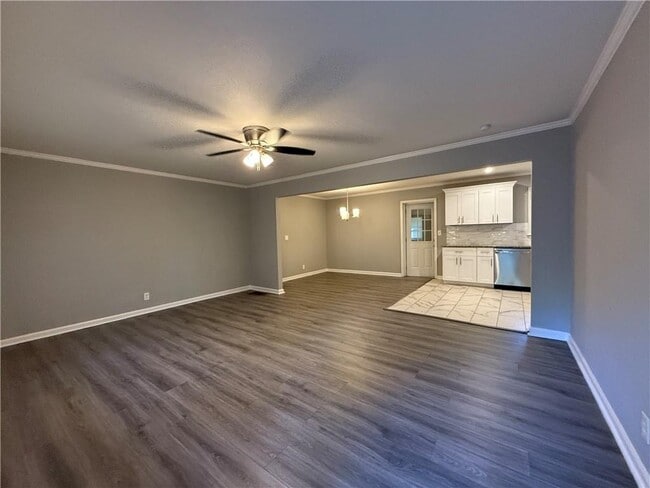 1576 Carolyn Dr SW in Stone Mountain, GA - Building Photo - Building Photo