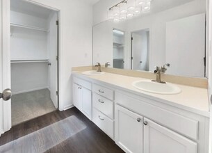 21730 NE Palisade Pl in Fairview, OR - Building Photo - Building Photo