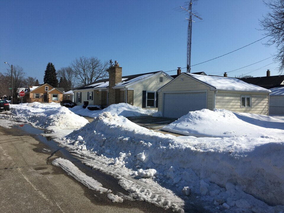 801 Wolff St, Unit Home in Racine, WI - Building Photo