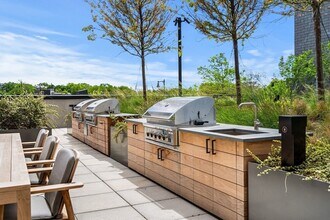 1515 Commonwealth Ave in Boston, MA - Foto de edificio - Building Photo