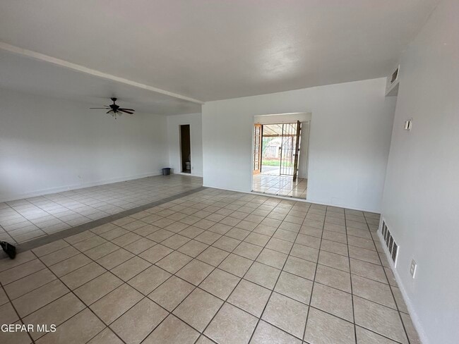 10008 Nesbit Ave in El Paso, TX - Building Photo - Building Photo