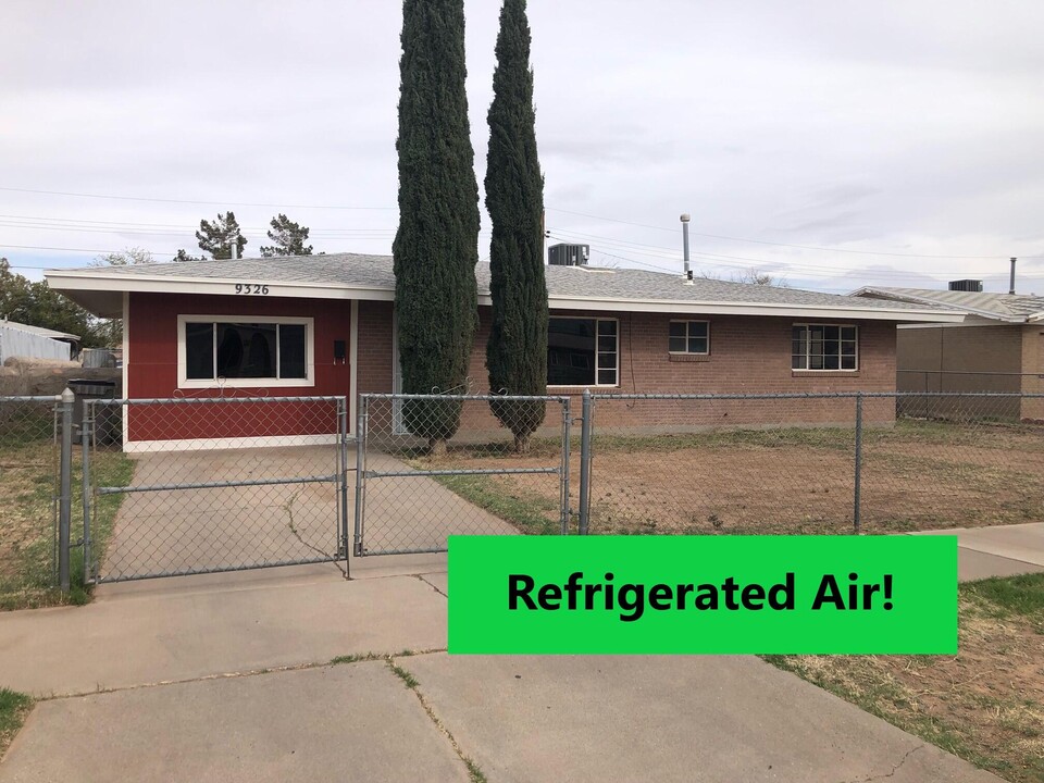 9326 Salisbury Dr in El Paso, TX - Foto de edificio