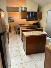 15938 Mission Village Dr in Houston, TX - Foto de edificio - Building Photo