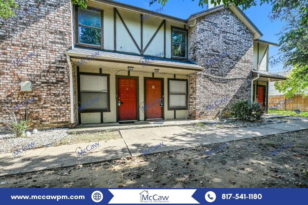 800 Bluebonnet Dr in Keller, TX - Building Photo