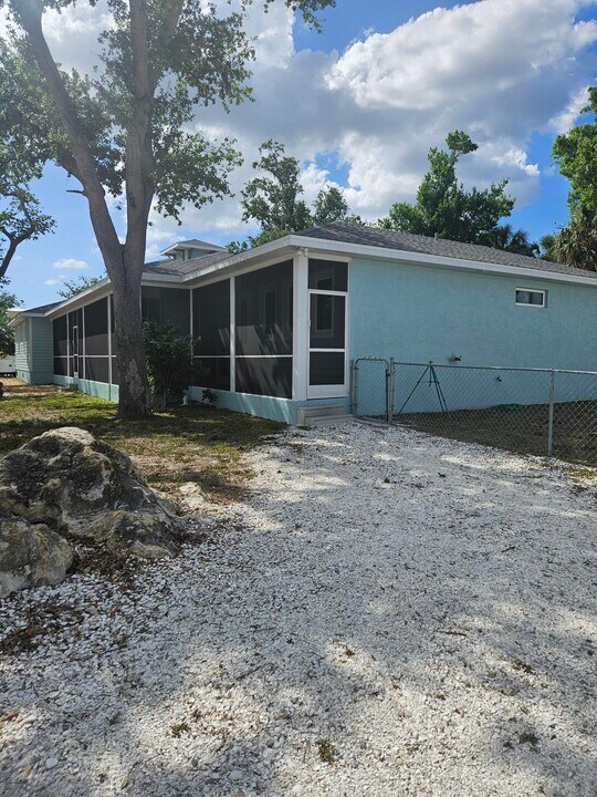 13212 Kakapo Ave in Port Charlotte, FL - Building Photo