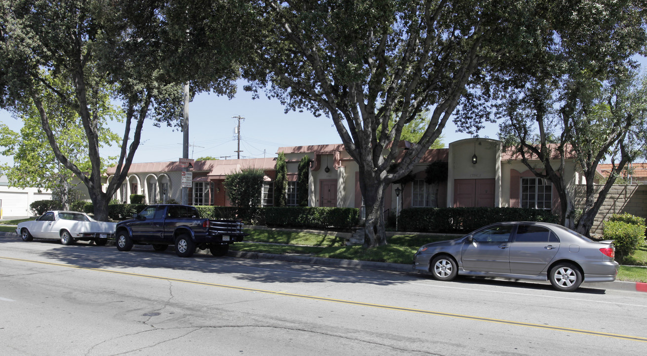 1741-1747 W Glenoaks Ave in Anaheim, CA - Building Photo