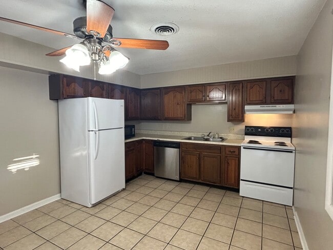 property at 917 Davis Blvd