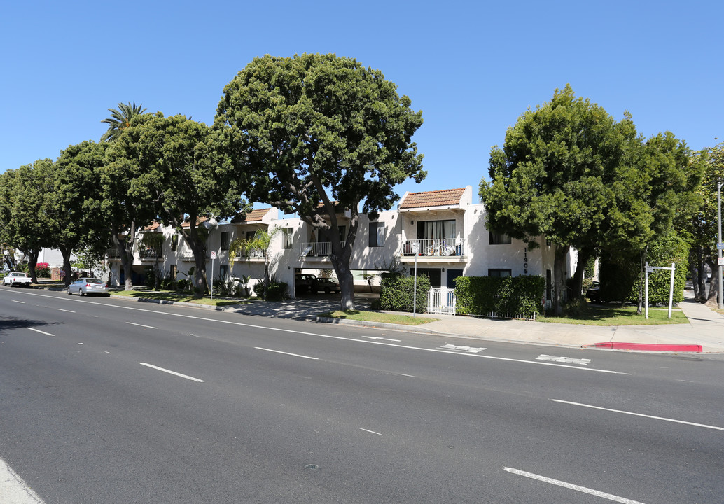 11901-11905 Venice Blvd in Los Angeles, CA - Building Photo