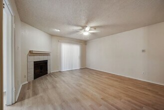 336 Melrose Dr, Unit 18C in Richardson, TX - Foto de edificio - Building Photo