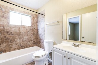 2227 Lexington Woods Dr in Spring, TX - Building Photo - Building Photo