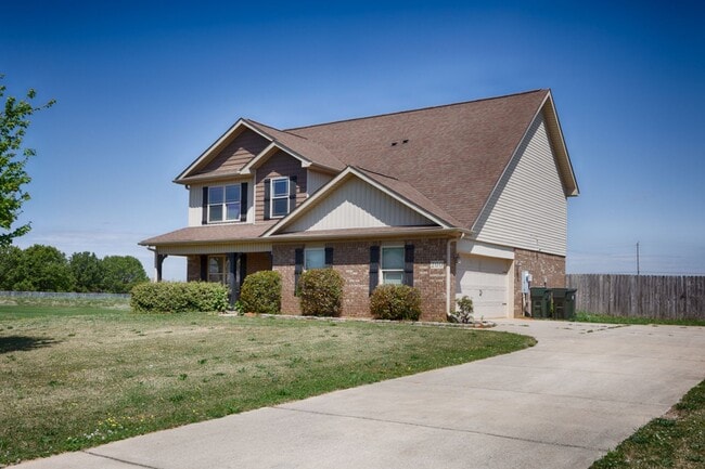 200 Reeney Dr in New Market, AL - Building Photo - Building Photo