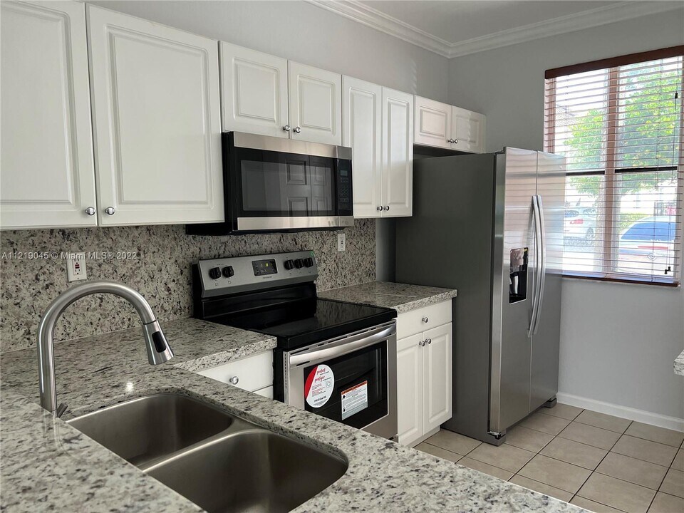 17359 NW 7th Ave, Unit 105 in Miami, FL - Building Photo