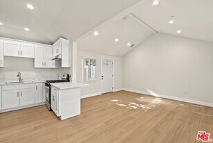 6516 1/2 Beck Ave in Los Angeles, CA - Building Photo