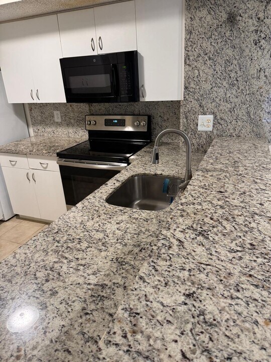 3830 Lyons Rd in Coconut Creek, FL - Building Photo