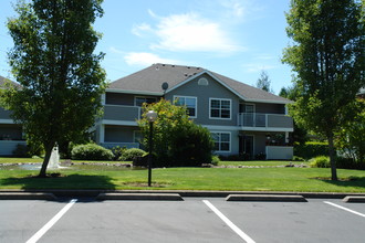 LKPT - Lakepoint at Inland Shores in Salem, OR - Foto de edificio - Building Photo