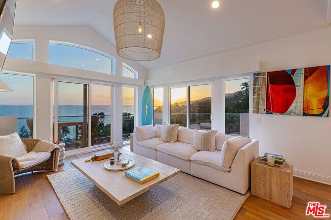 21470 Rambla Vista in Malibu, CA - Building Photo - Building Photo