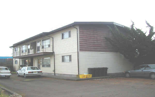 Sequoia Court Apartments in Canby, OR - Building Photo