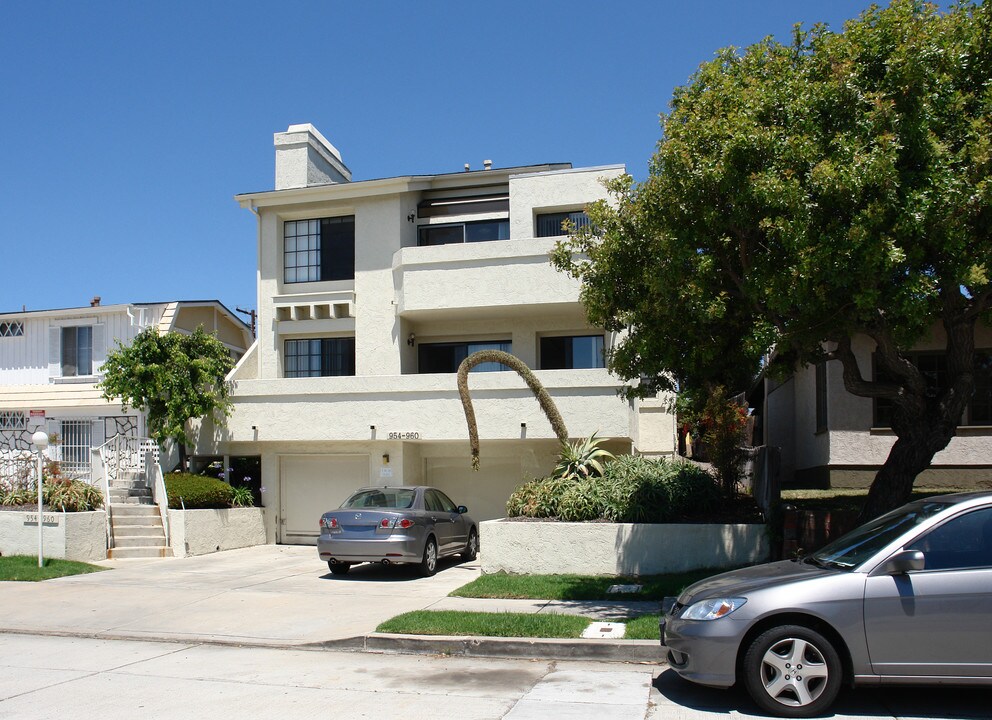 954-960 Sapphire St in San Diego, CA - Building Photo