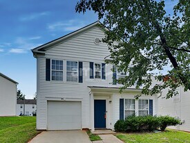 911 Swearngan Ridge Ct in Charlotte, NC - Building Photo