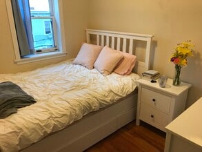 191 Everett St, Unit 3 in Boston, MA - Foto de edificio - Building Photo