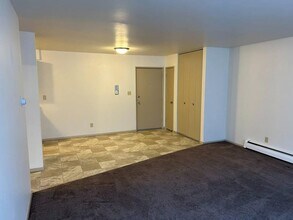 1401 S Driscoll St in Appleton, WI - Building Photo - Building Photo