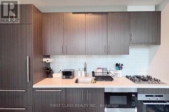 39 Queens Quay E in Toronto, ON - Building Photo - Building Photo