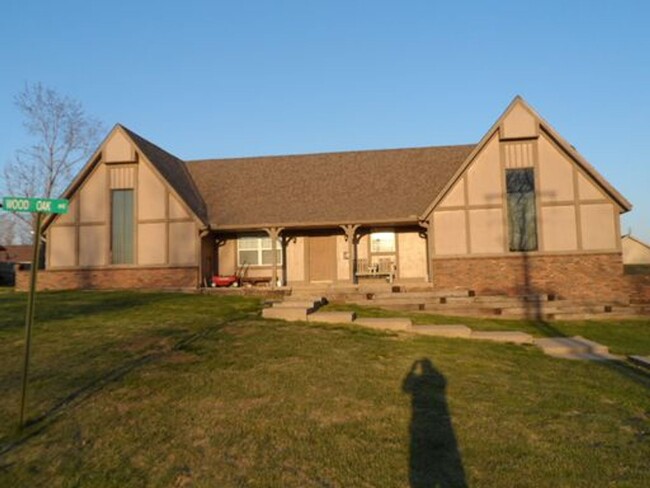 property at 11533 Wood Oak Ave